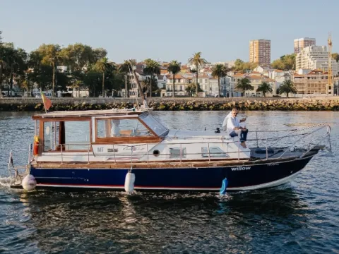 Noite a Bordo em Barco Clássico Americano
