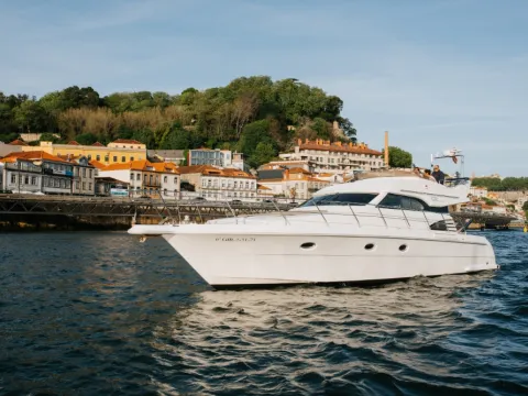 Despedida de Solteiro(a) Exclusiva no Iate Nabucco - 2 horas -  Bem-vindo à Portugal Activities!