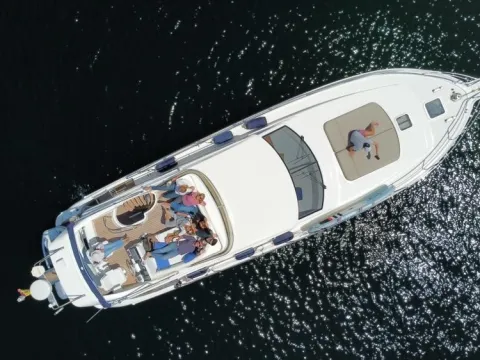 Despedida de Solteiro(a) Exclusiva no Iate Nabucco - 3 horas -  Bem-vindo à Portugal Activities!